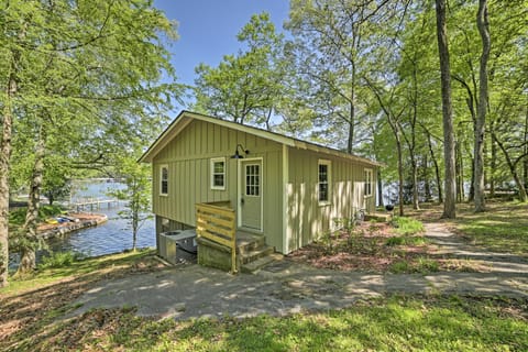Harrison Lakefront Cottage w/ Private Dock! Cottage in Chattanooga