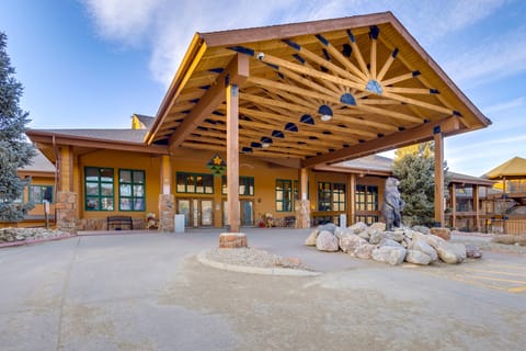 The Inn at Silver Creek Resort Retreat w/ Balcony! Apartment in Granby