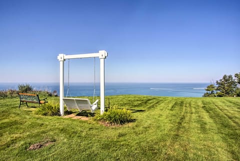 Hot Tub & Sauna! 7-Acre Coastal Michigan Home House in Wisconsin