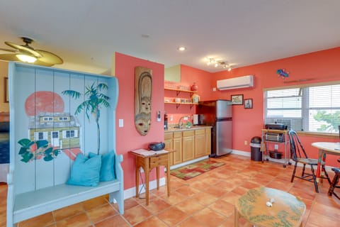Walk to Indian Rocks Beach - Vibrant Condo Apartment in Indian Rocks Beach