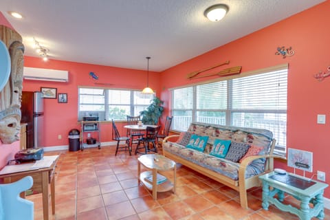 Walk to Indian Rocks Beach - Vibrant Condo Apartment in Indian Rocks Beach