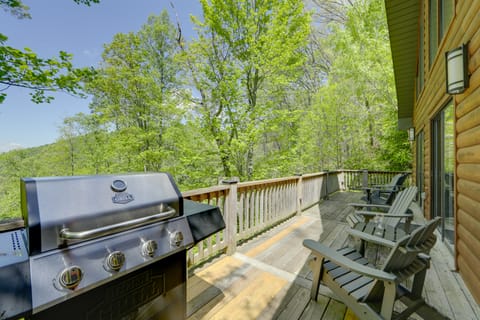 Hot Tub, Fire Pit & Mtn Views: Bryson City Escape House in Swain County