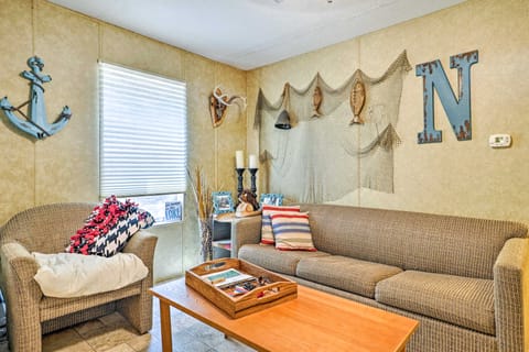 Home on Jordan Lake w/ Shared Dock & Boat Slip! House in Alabama