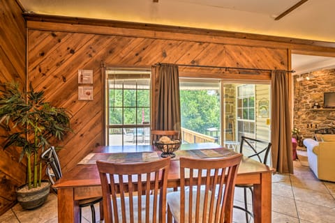 Private Deck & Dock: Home on Lake Hamilton! House in Piney