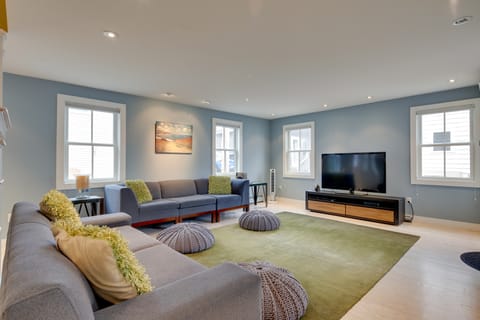 Walk to Beach & Commercial Street! Condo w/ Patio Apartment in Provincetown