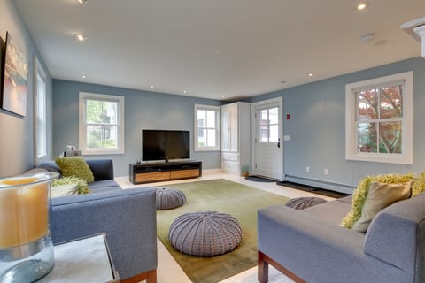 Walk to Beach & Commercial Street! Condo w/ Patio Apartment in Provincetown