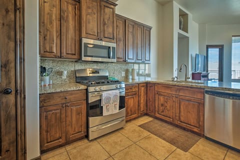 Alto Townhome w/ Patio, 19 Mi to Ski Apache Apartment in Ruidoso