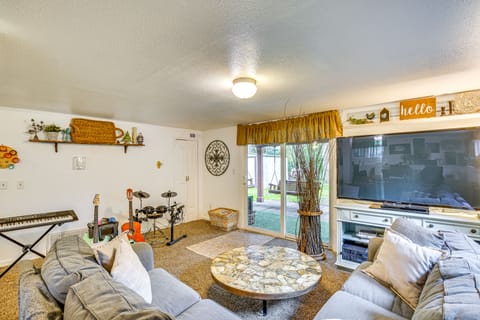 Hot Tub + Fireplace: Peaceful Anderson Island Home House in Anderson Island