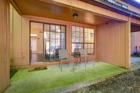 3 Mi to UF: Townhome w/ Patio in Gainesville! Apartment in Gainesville