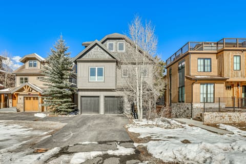 Dtwn Frisco Home w/ Mtn View, 11 Mi to Ski Breck! House in Frisco