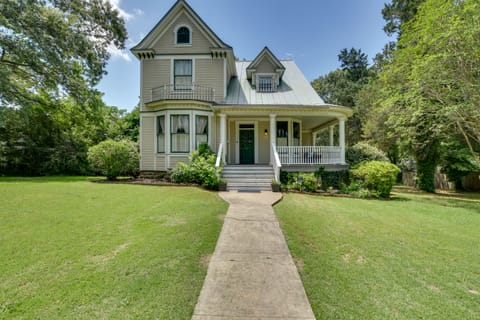 Historic Hot Springs Home < 1 Mi to Oaklawn! House in Hot Springs