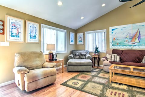 9 Mi to Ocean City Beaches: Retreat w/ Patio House in Ocean Pines