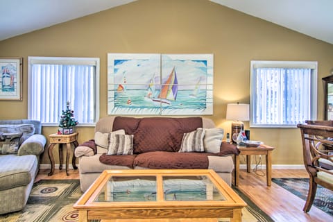 9 Mi to Ocean City Beaches: Retreat w/ Patio House in Ocean Pines