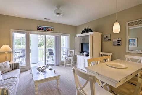 Relax by Pool & Golf: Chic Myrtle Beach Condo Apartment in Carolina Forest