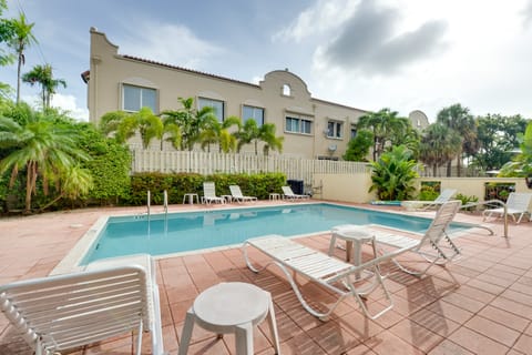 Ft Lauderdale Area Condo - Walk to Beach & Shops! Apartment in Lauderdale-by-the-Sea