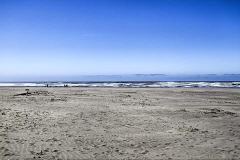 Walk to Beach! ‘The Little Orca’s’ Moclips Cottage Cottage in Moclips