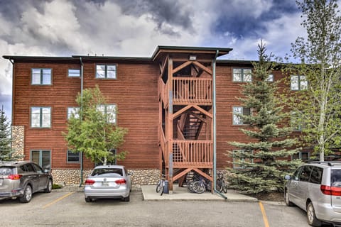 Steps to Grand Lake: Condo w/ Deck & Mtn Views Apartment in Grand Lake