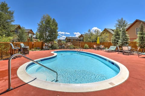 Riverfront Cabin, 4 Mi to Granby Ranch House in Granby