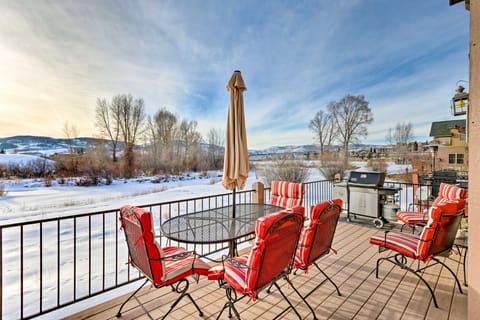 Riverfront Cabin, 4 Mi to Granby Ranch House in Granby