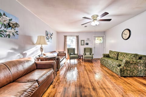 Home 2 Mi to Dtwn Temple! Bring Your Pets House in Temple