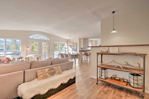 Mountain Cabin w/ Views + Firepit: 25 Mi to Skiing House in Park County