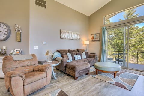 'Gorge Retreat' - Modern Carson Home w/ Mtn Views! House in Washington