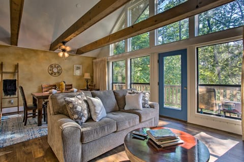 Keowee Keys Home w/ Mountains View & Lake Access! Apartment in Lake Keowee