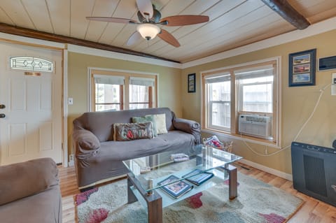 Cozy Houghton Lake Vacation Rental w/ Fireplace! House in Houghton Lake