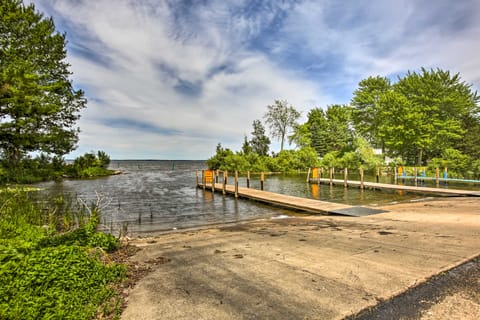 Cozy Houghton Lake Vacation Rental w/ Fireplace! House in Houghton Lake