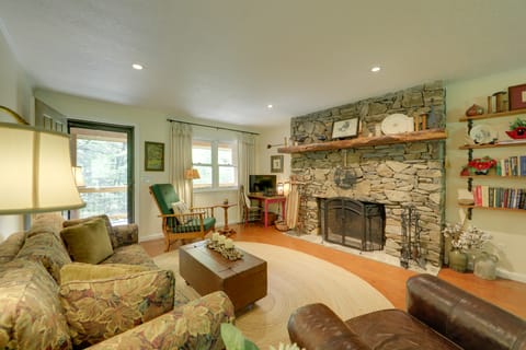 Hot Tub & Fire Pit! Creekfront Bryson City Cabin House in Swain County