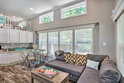 Cozy Broken Bow Getaway w/ Fire Pit, 5 Mi to Lake! Cottage in Broken Bow