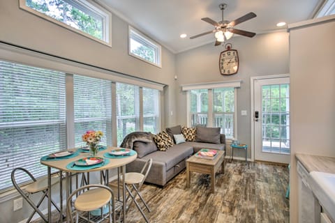 Cozy Broken Bow Getaway w/ Fire Pit, 5 Mi to Lake! Cottage in Broken Bow