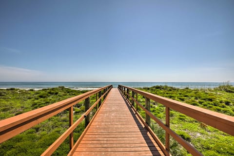 Ocean-View St Augustine Studio w/ Pool Access! Apartment in Crescent Beach