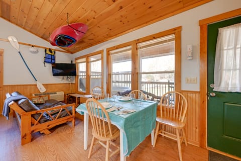 Cabin w/ Hot Tub - Near Nantahala Outdoor Center! Apartment in Fontana Lake