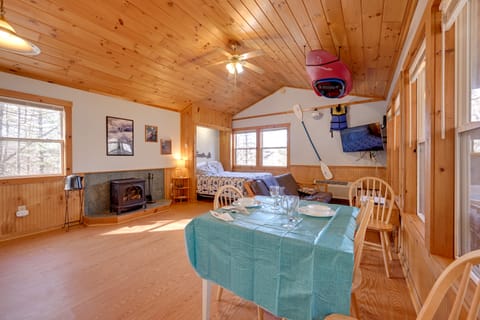 Cabin w/ Hot Tub - Near Nantahala Outdoor Center! Apartment in Fontana Lake