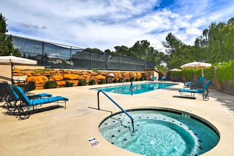 Mtn Views + Hot Tub Access: Sedona Golf Retreat! Apartment in Village of Oak Creek