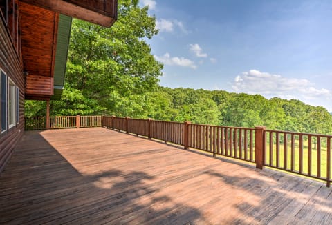 Spacious Log Cabin in Fairland, 1 Mi to Grand Lake House in Ozark Mountains