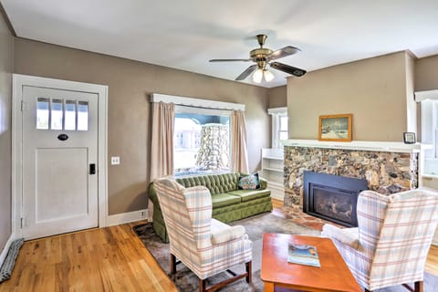 Walk to Downtown: Custer Retreat w/ Fire Pit! House in Custer