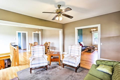 Walk to Downtown: Custer Retreat w/ Fire Pit! House in Custer