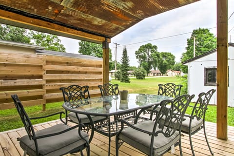 Lake Pepin Cottage w/ Patio - Walk to the Marina! Cottage in Pepin