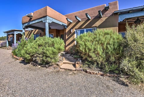 Stunning Santa Fe SW-Style Getaway w/ Indoor Pool! House in Santa Fe