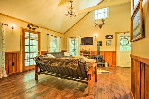 'Clearwater Cabin' on 10 Acres w/ Trout Stream! House in Shenandoah Valley