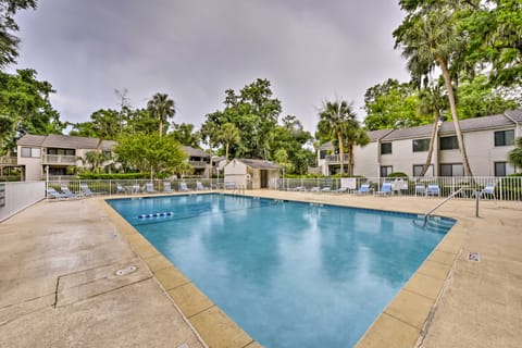 Sun, Sand & HHI Charm: Beach Walk Condo w/ Pool! Apartment in South Forest Beach