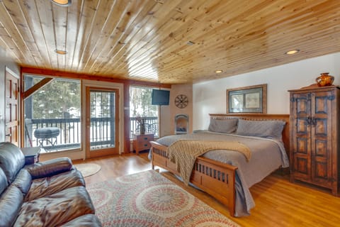 Hot Tub Access: Studio 2 Mi to Taos Ski Resort Apartment in Taos Ski Valley