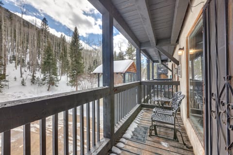 Hot Tub Access: Studio 2 Mi to Taos Ski Resort Apartment in Taos Ski Valley