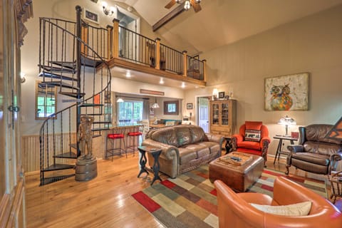 3 Mi to Beech Mtn Resort: Gem w/ Views & Fireplace House in Beech Mountain