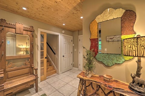 3 Mi to Beech Mtn Resort: Gem w/ Views & Fireplace House in Beech Mountain