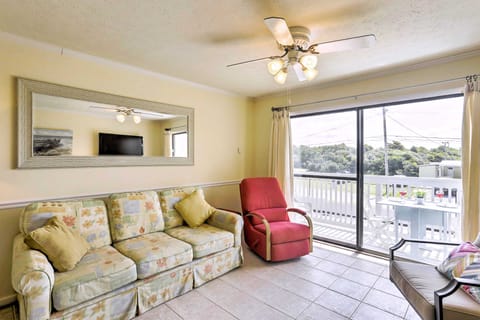 PCB Condo w/ Pool & Grill Access - Walk to Beach! Apartment in Panama City Beach