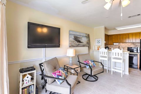 PCB Condo w/ Pool & Grill Access - Walk to Beach! Apartment in Panama City Beach