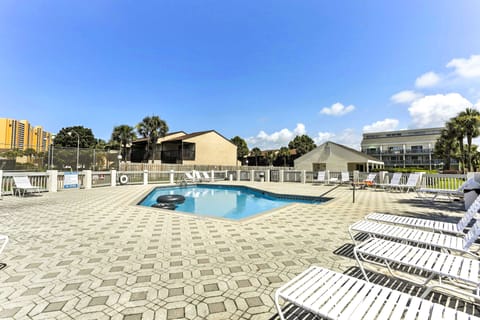 PCB Condo w/ Pool & Grill Access - Walk to Beach! Apartment in Panama City Beach